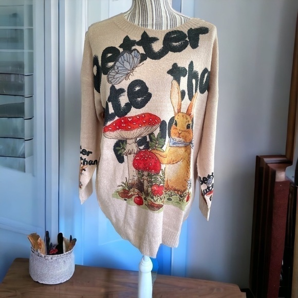LADIES sweater, one size, roomy fit, polyester,cute graphic, excellent condition - Picture 1 of 5